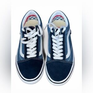 Vans Old Skool Navy and White colorway Low-Top skater Canvas Sneakers